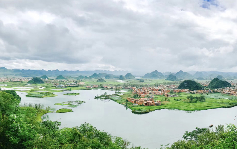 美麗的普者黑景區(qū)俯瞰圖。